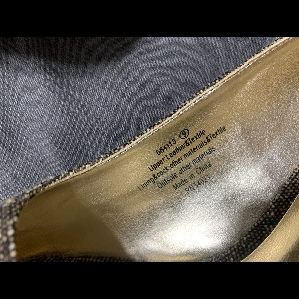 Banana Republic pumps with only a couple scuffs - Picture 2 of 8